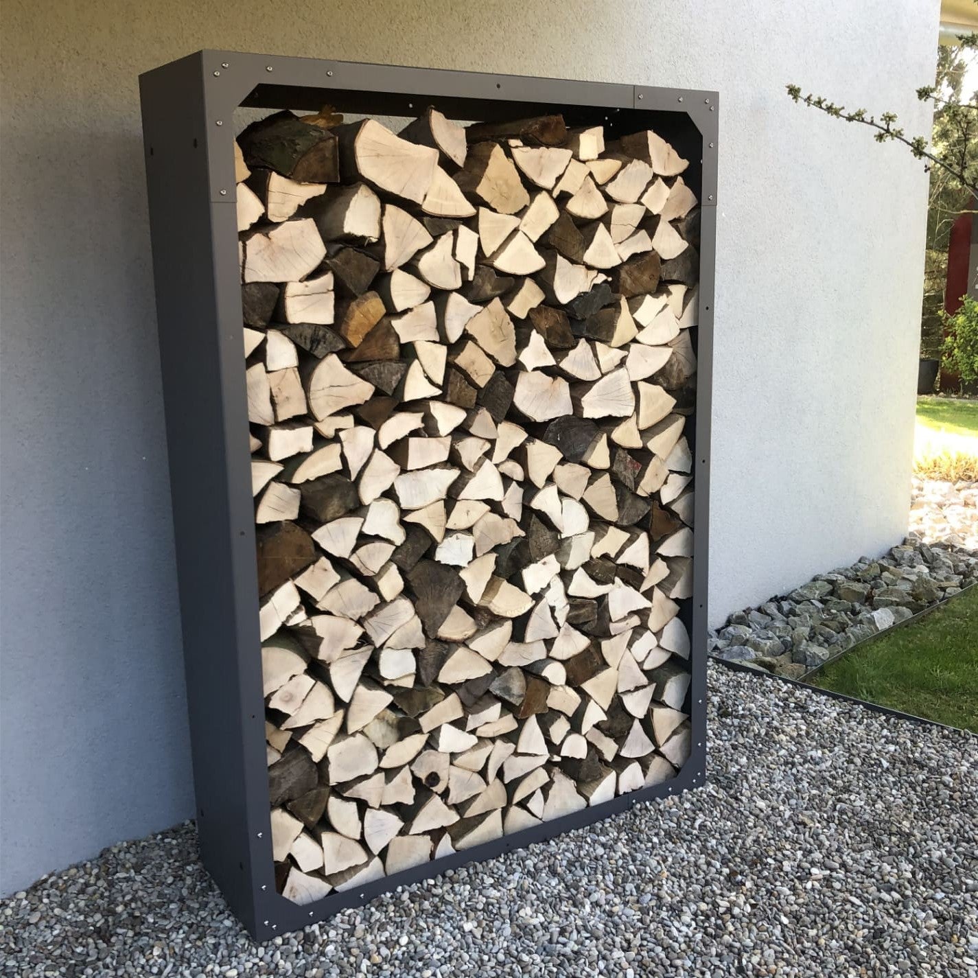 Kaminholzregal aus Metall pulverbeschichtet | Holzlager vom Hersteller