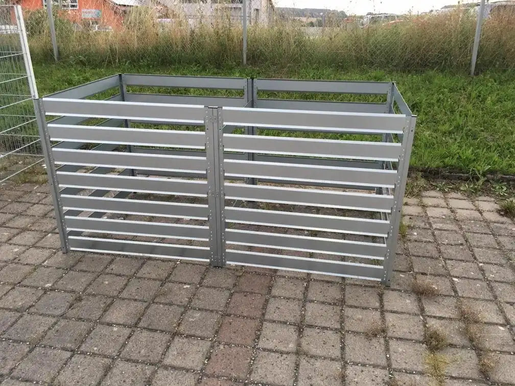 Detailansicht des feuerverzinkten Stahlrahmens des Komposter-Anbausets.