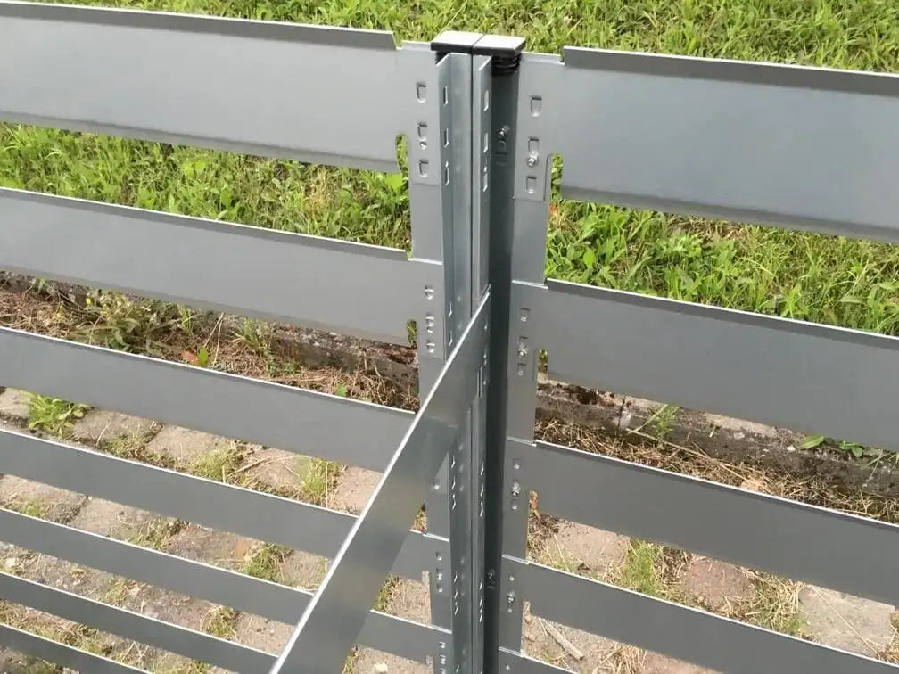 Erweiterungsset für einen 1000-Liter-Komposter aus feuerverzinktem Metall.