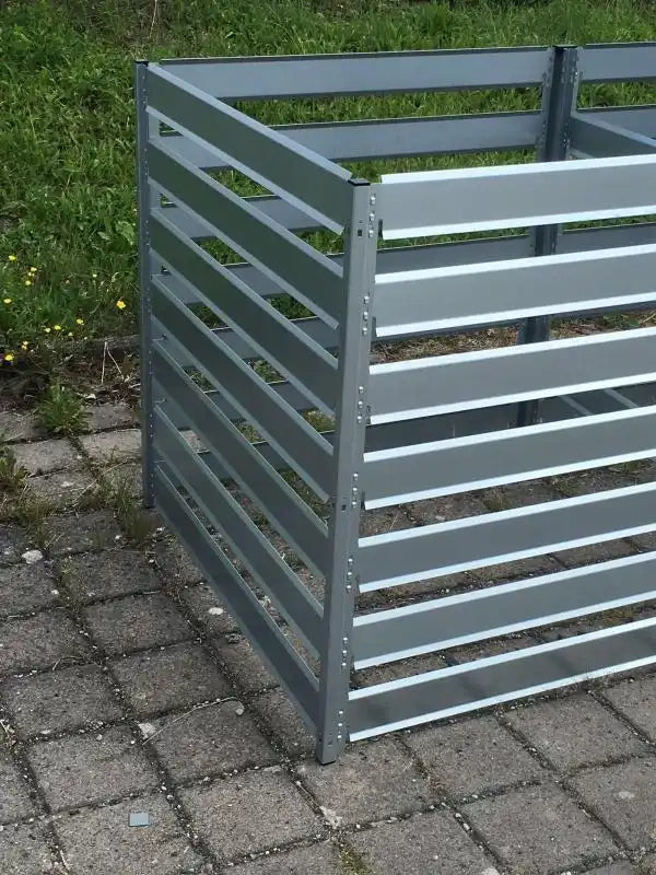Anbauset aus Metall zur Erweiterung eines bestehenden Komposters.